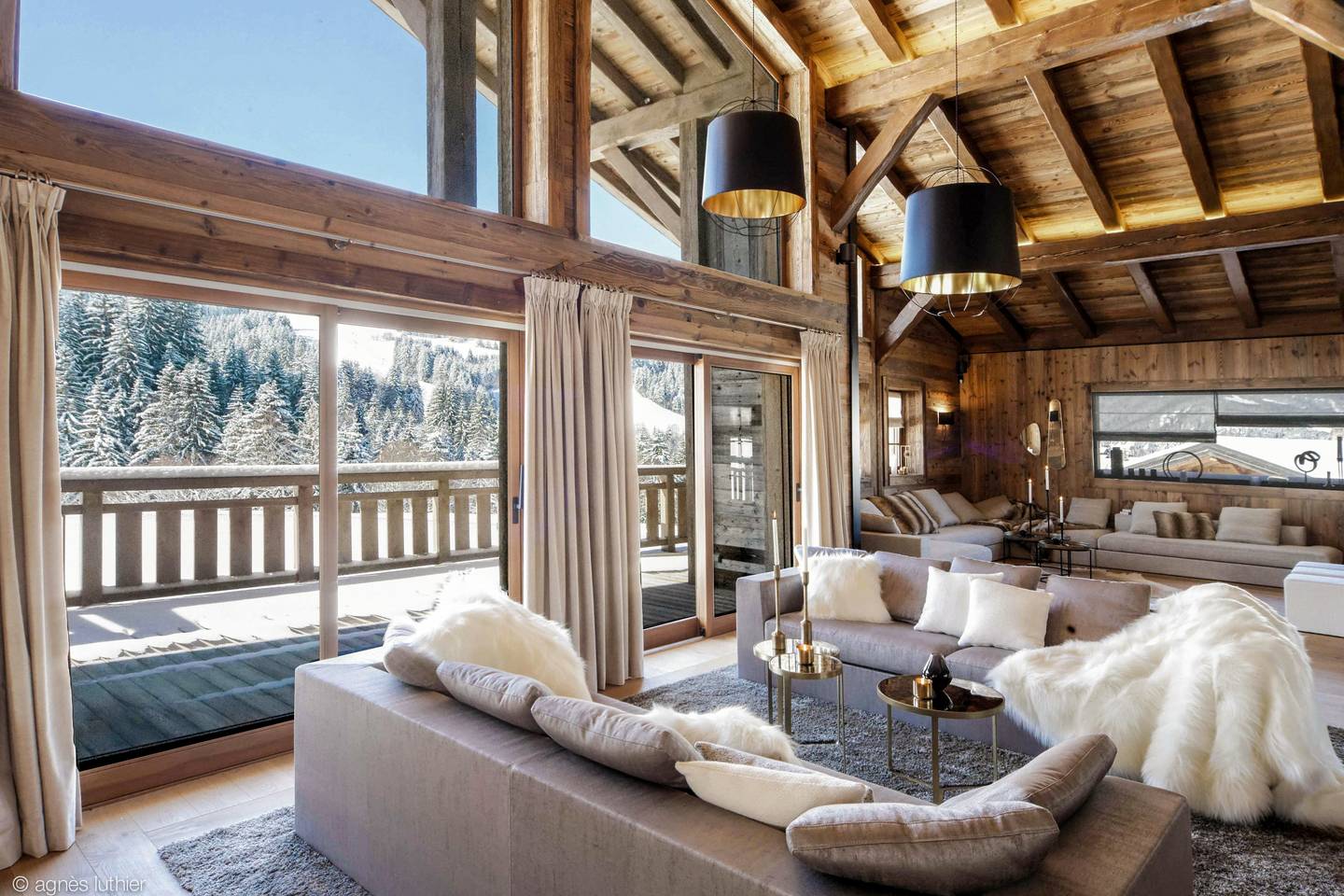 Séjour avec vue sur les pistes
